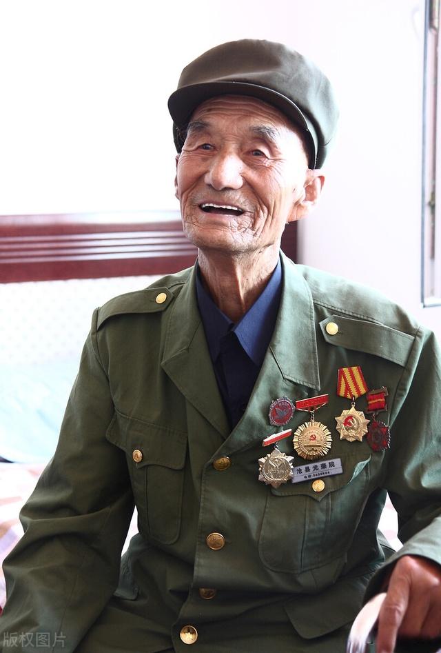 缅甸射击选手夺冠，枪法高超