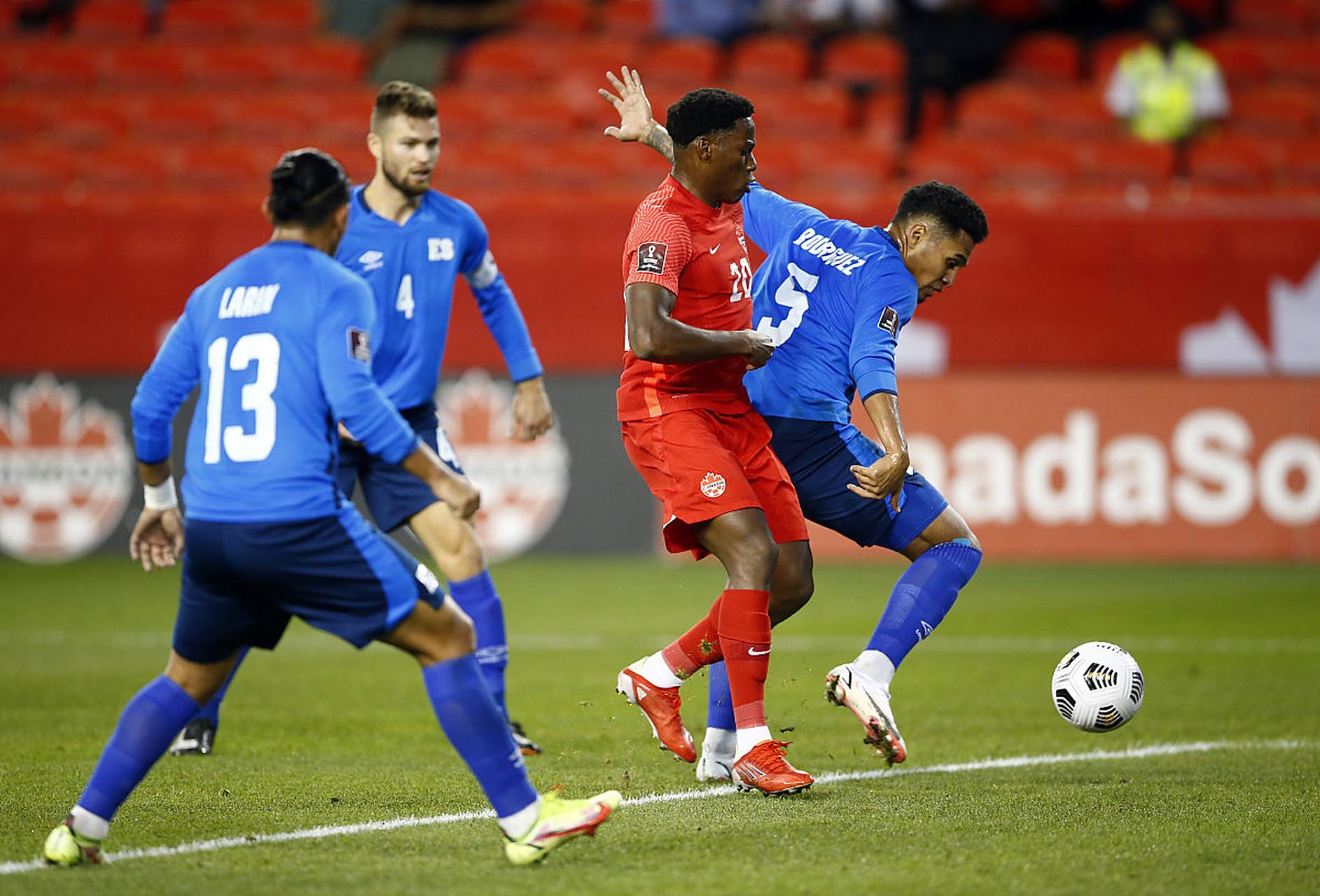 冰岛队在欧预赛中遭遇困境,需全力以赴 冰岛队在欧预赛中遭遇困境,需全力以赴