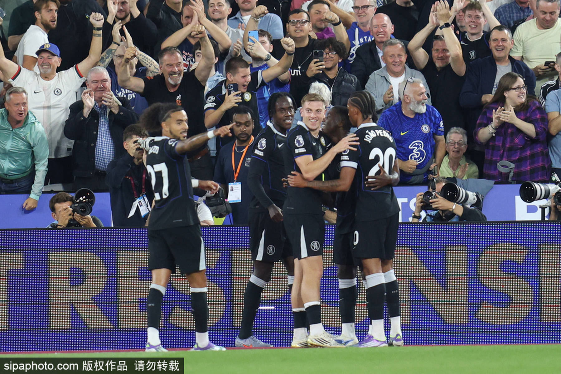 切尔西客场胜利,稳固英超前四席位的简单介绍 切尔西客场胜利,稳固英超前四席位的简单介绍