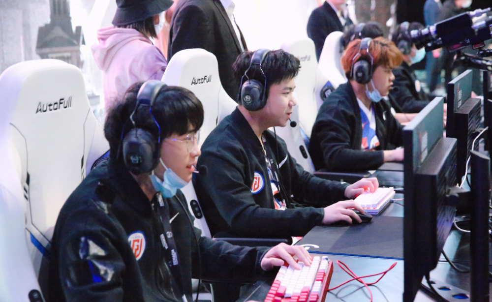 包含EDG险胜GEN，Bin拿下关键大龙激烈交锋全球总决赛，强势挺进下一轮的词条