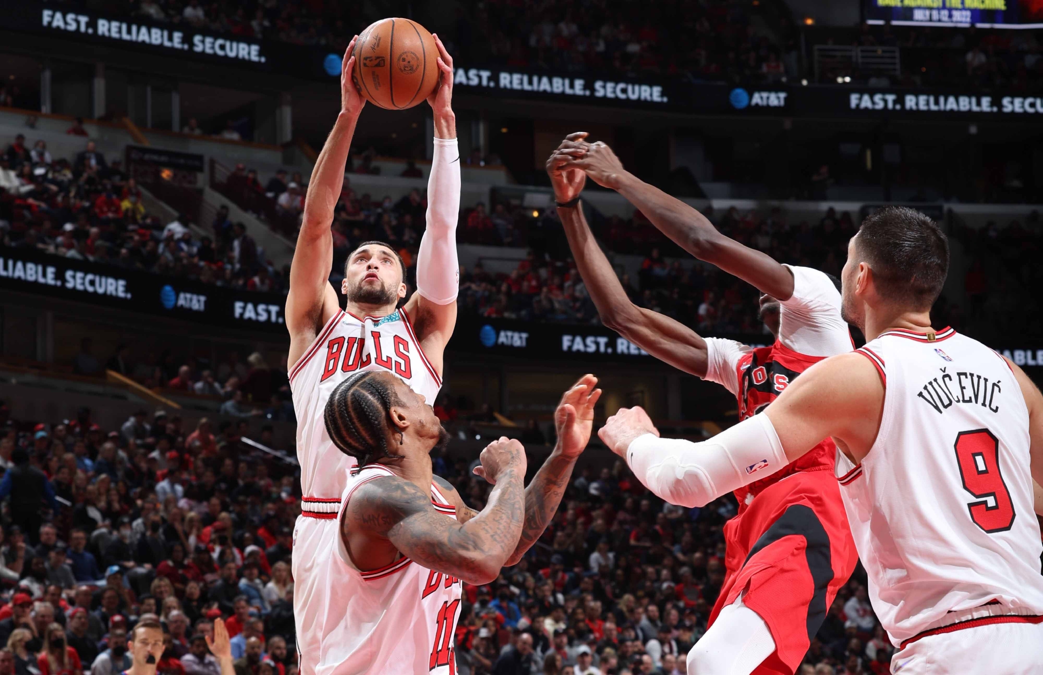 青岛队碾压猛龙,拉文高光表现的简单介绍 青岛队碾压猛龙,拉文高光表现的简单介绍