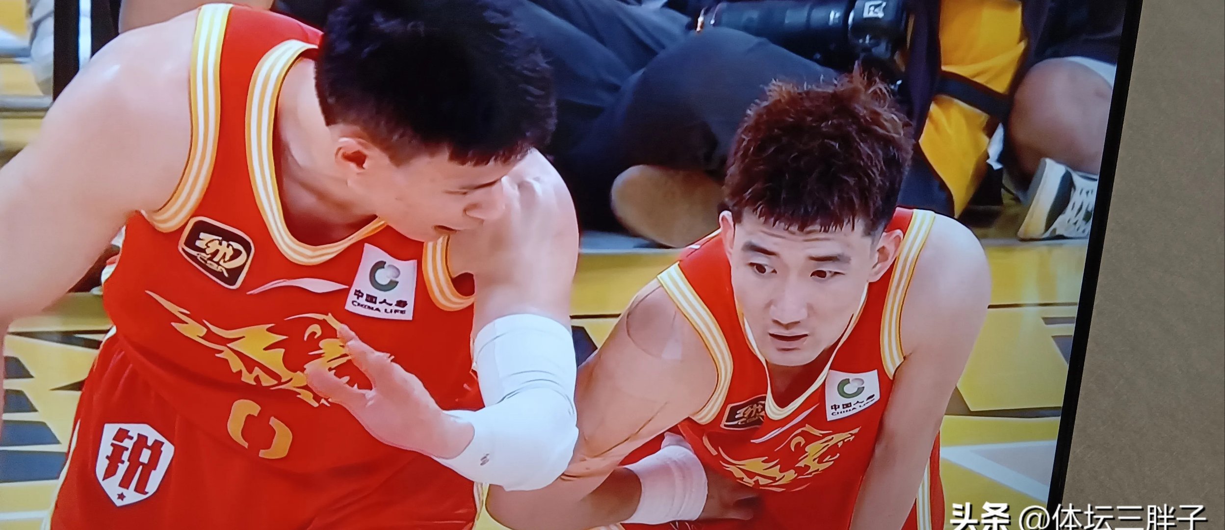 天津队力克热火,孙铭徽关键制胜 天津队力克热火,孙铭徽关键制胜